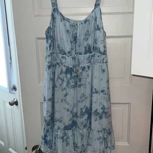 AE Light Blue tie dye, Tie front spaghetti strap dress with pockets. Size XL. - Picture 4 of 12